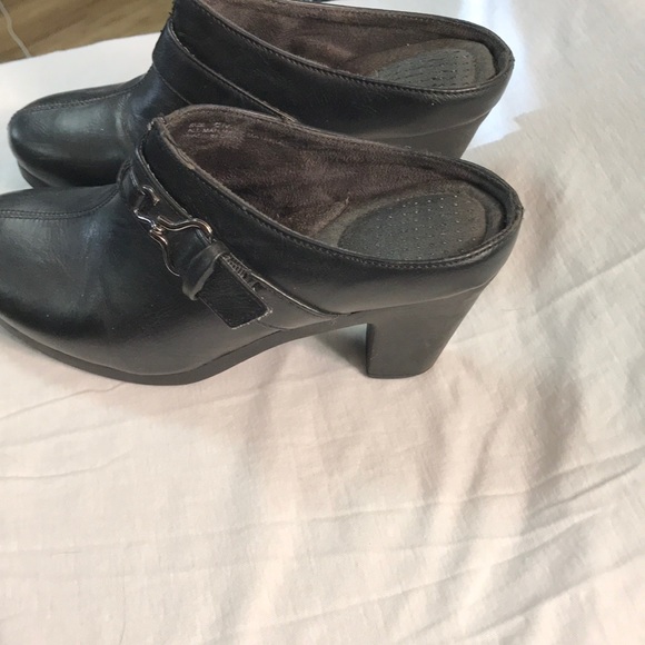 Clogs - Picture 2 of 2